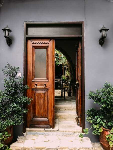 الأخشاب في صناعة الأبواب - Timber in the manufacture of doors