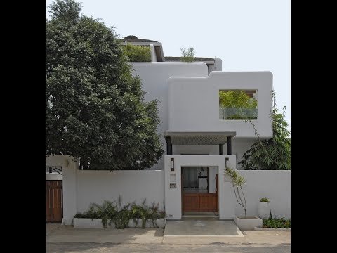 5614 قدمًا مربعة The White and Wooden Villa ، بنغالورو من تصميم جياثري وناميث أركيتكتس
