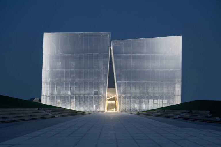 Shuifa Info City Industrial Exhibition Middle // Beijing Puri Lighting Design Co.، LTD.