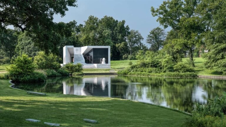 A Mausoleum in St. Louis Revives the Funerary Form at its Historic Cemetery | 2021-11-16