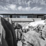 Home On the Rocks / Karim Nader Studio