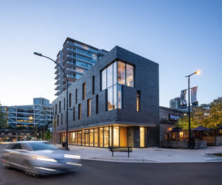 Lonsdale Avenue Commercial Building / Hemsworth Architecture
