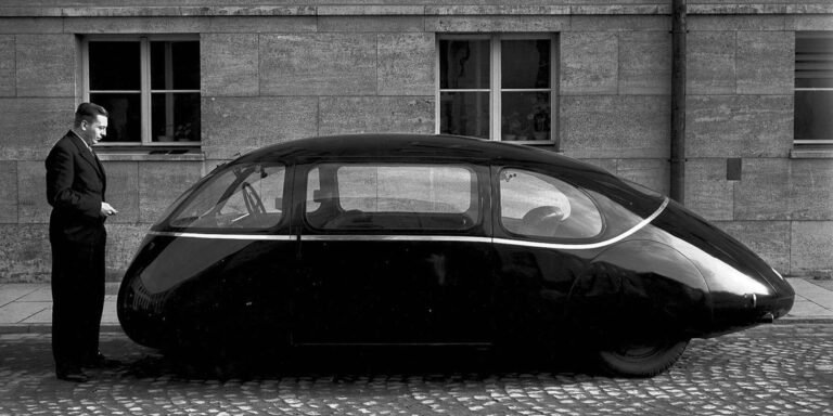 schlörwagen is a wierd Nineteen Thirties german automobile impressed by airplane wings