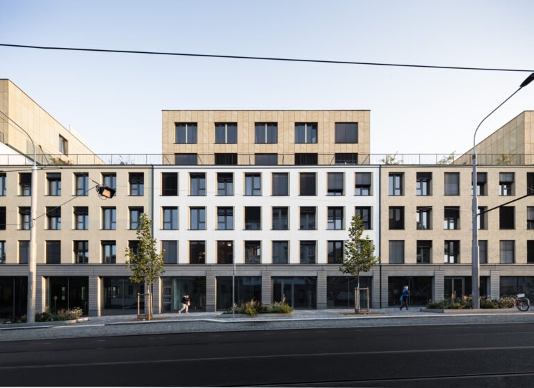 Student House Holešovice / Pavel Hnilicka Architekti