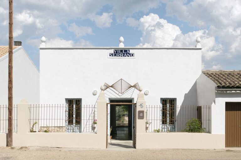 Villa Serrano / CRUX arquitectos