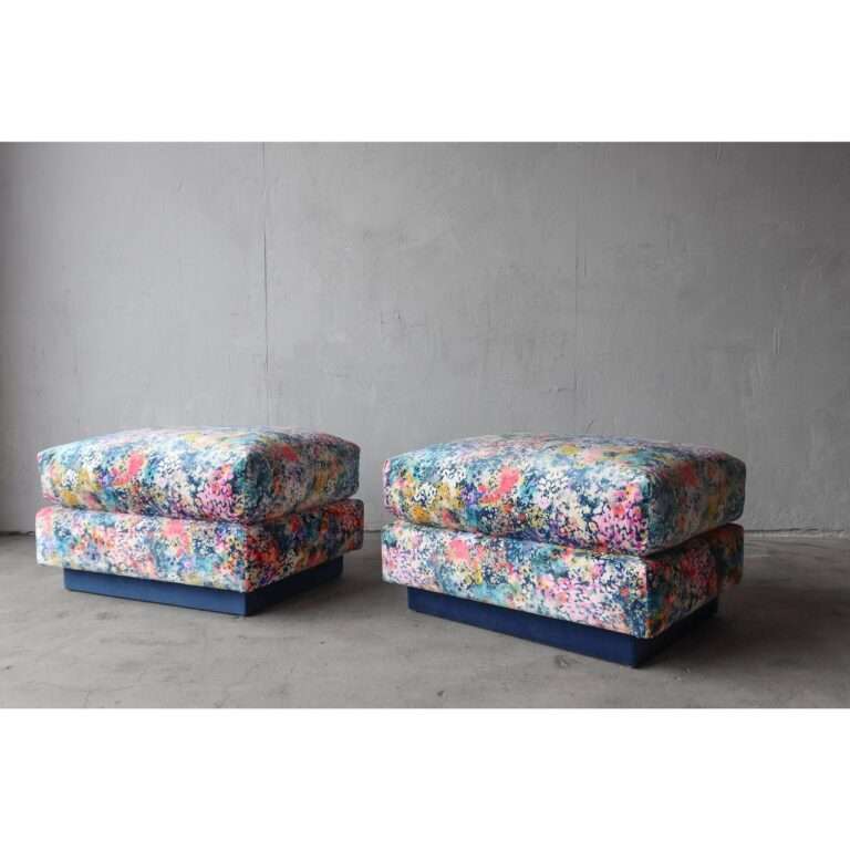 ربما تحتوي الصورة على: أثاث و Ottoman