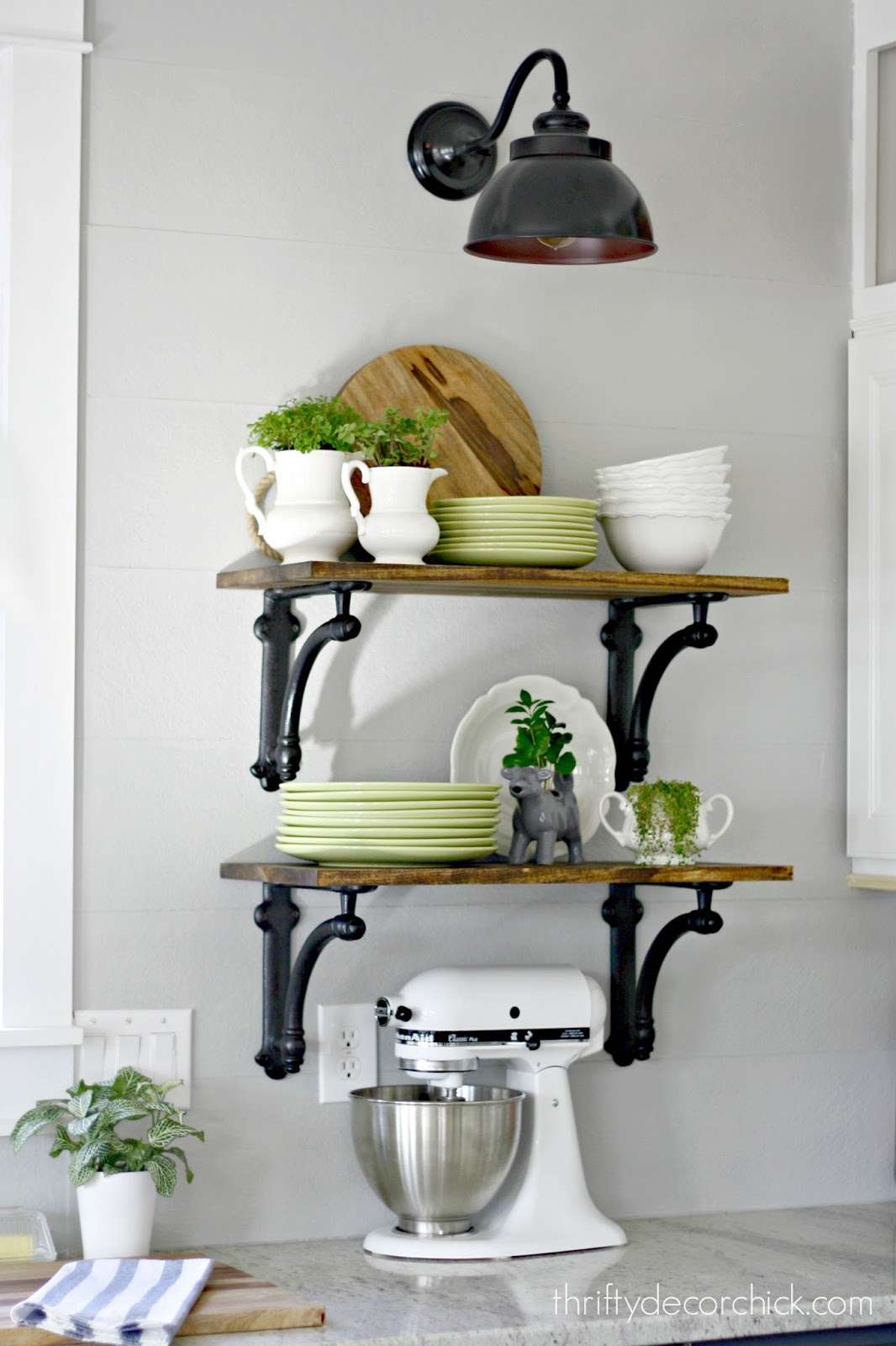 open kitchen shelves black brackets