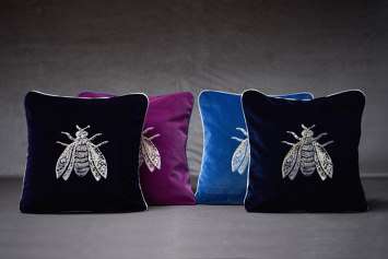  Piccole gioie Velvet Cushion Bee تطريز ماسترو رافائيل |  Architonic

