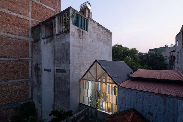 Raincoat House / S.LA architecture ، © Trieu Chien