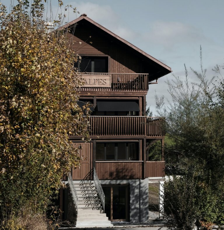 les Prealpes Guesthouse / Charly Jolliet Architecte