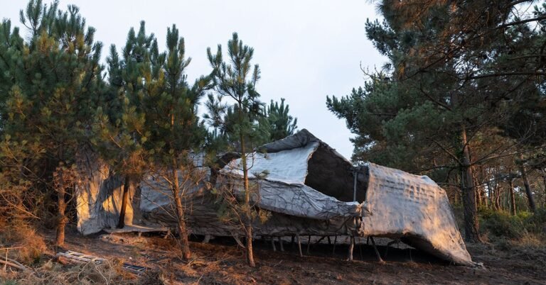 ensamble studio shapes the tent as a blanket that covers the area in spain
