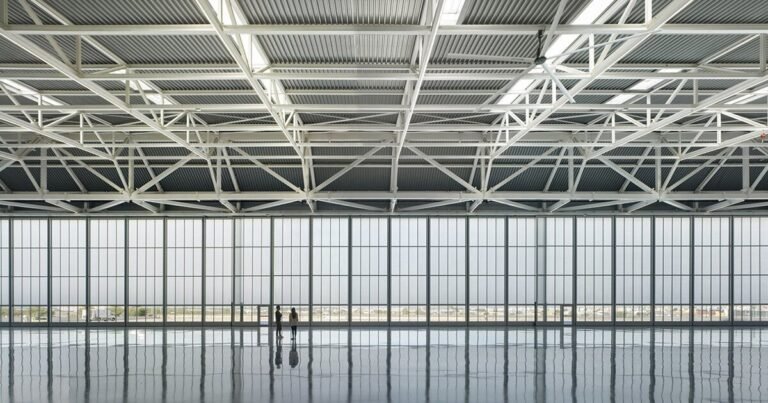 ERRE completes new non-public terminal at valencia airport wrapped in a metallic envelope