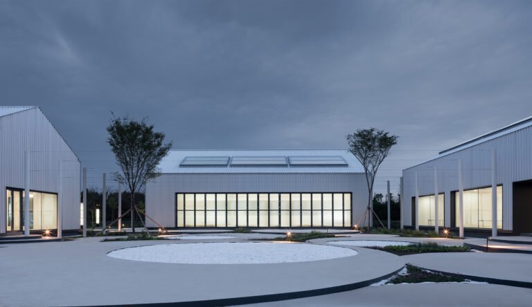 Auxiliary Constructing Renovation alongside Zhu River / Xband + Craftwerk Architects