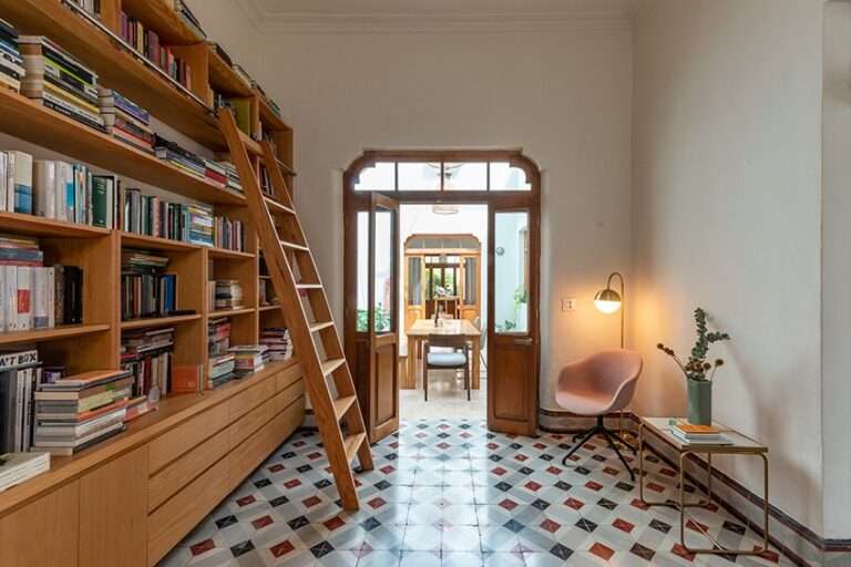 يقوم fmt estudio بتجديد la casita ، وهو سكن مريح وأنيق لزوجين في المكسيك