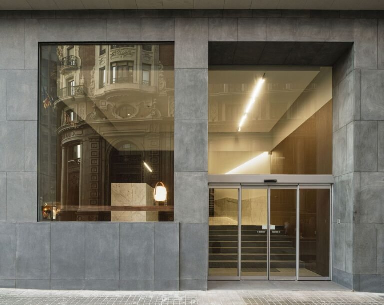 Refurbishment of BBVA Financial institution Headquarters / Miriam Castells