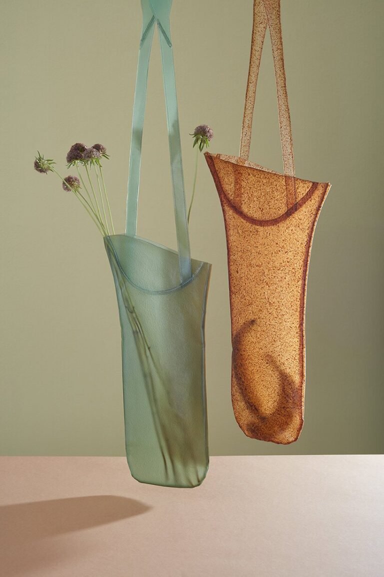 PEELSPHERE عبارة عن مادة قابلة للتحلل الحيوي بنسبة 100٪ مصنوعة من نفايات الفاكهة + الطحالب