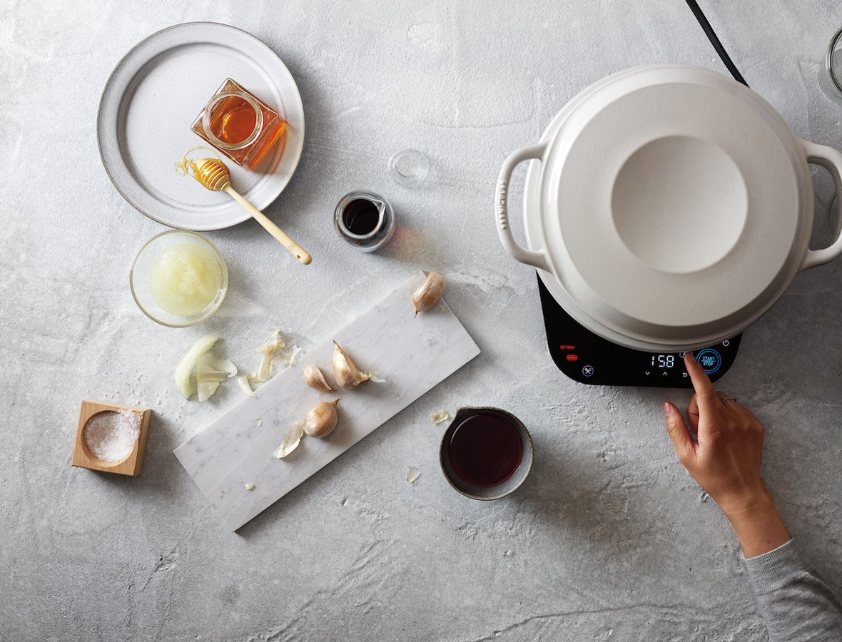 طباخ الحديد الزهر musui-kamado الدودي مع المكونات