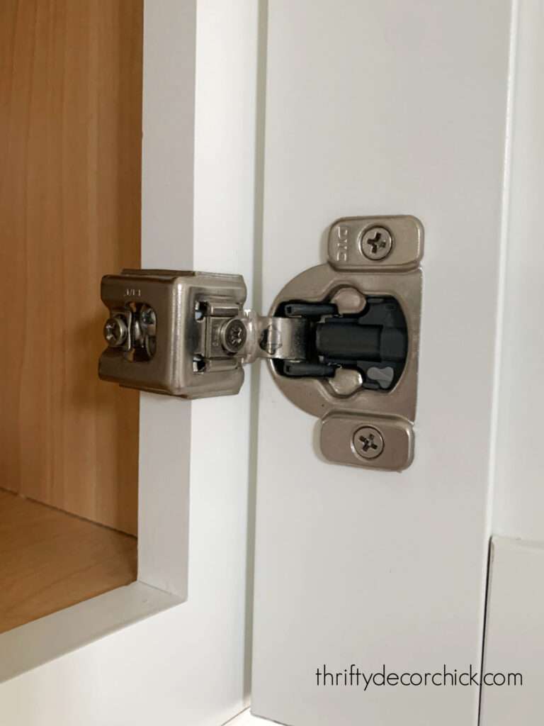 مفصلات إغلاق ناعمة للخزائن