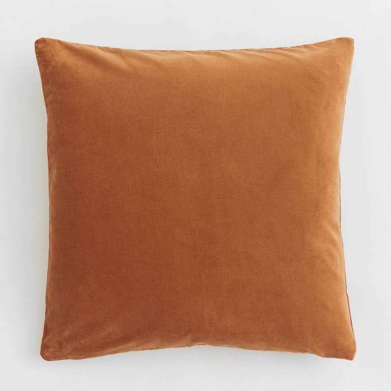 ربما تحتوي الصورة على: وسادة و وسادة