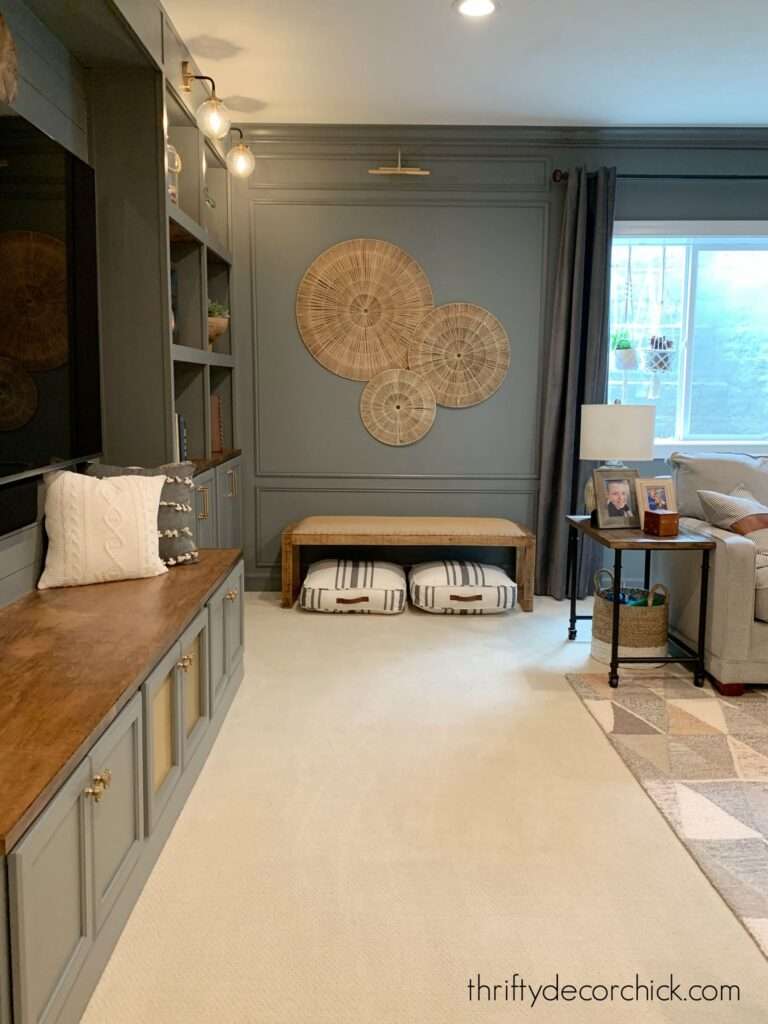 رمادي غامق جدران عائلة ويستشستر رمادي الطابق السفلي