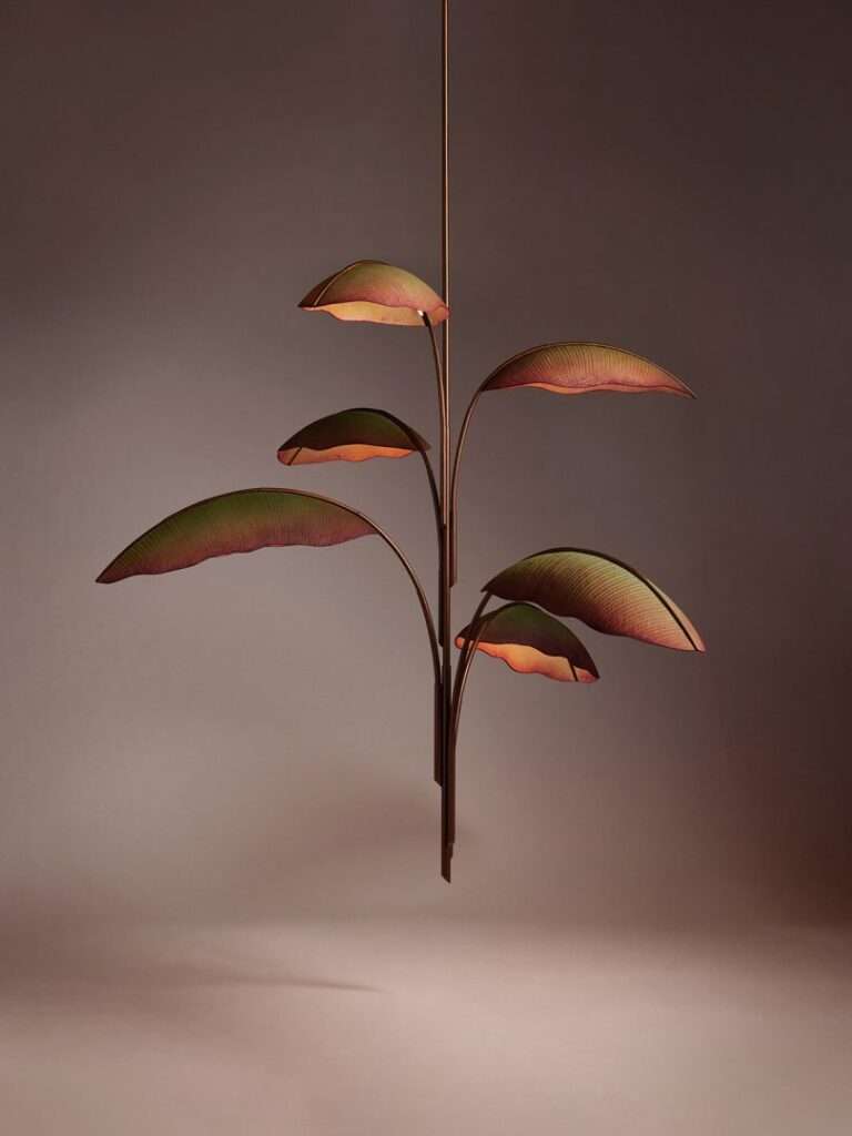 ثريا تشبه النخيل