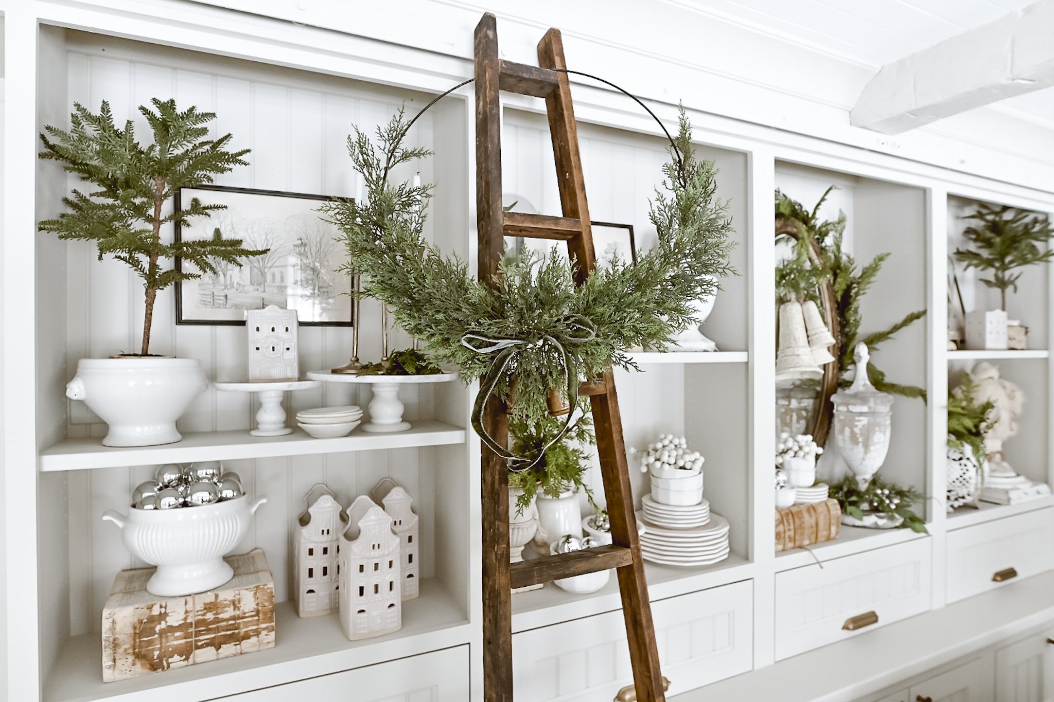 عيد ميلاد عتيق جدًا: كيفية تصميم الأرفف لعيد الميلاد