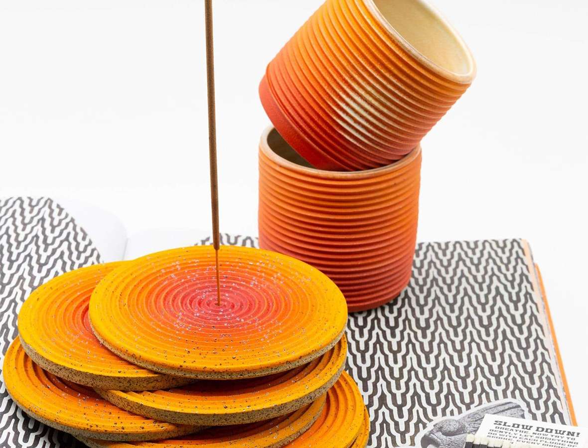 أطلقت الخشب بهلوان وحامل البخور