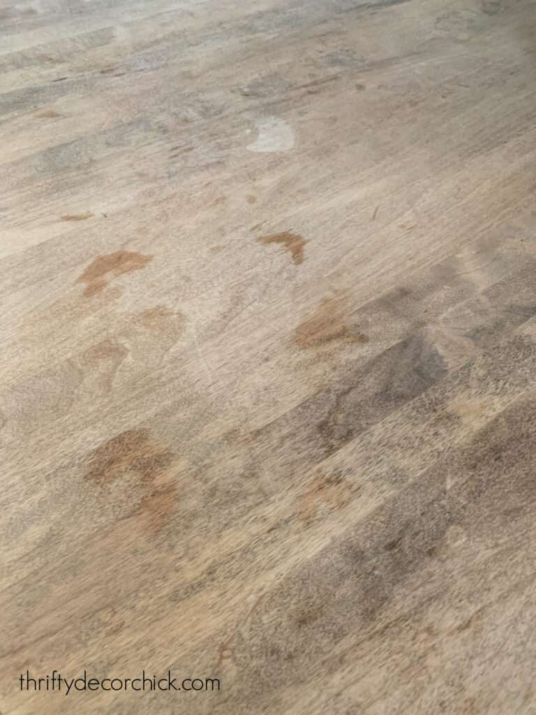 البقع في الخشب كونترتوب