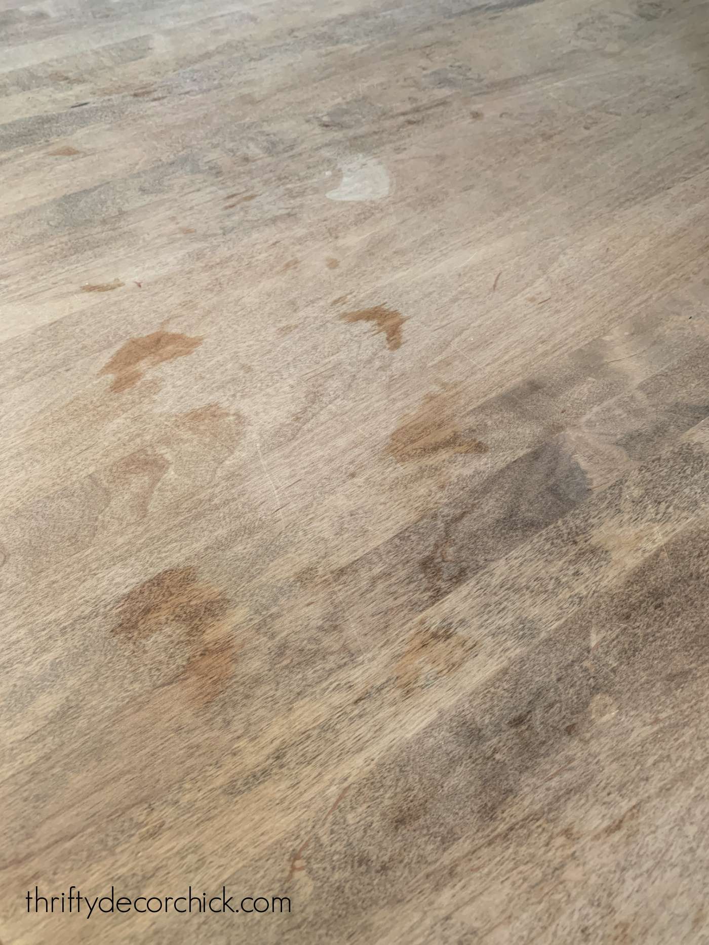 البقع في الخشب كونترتوب