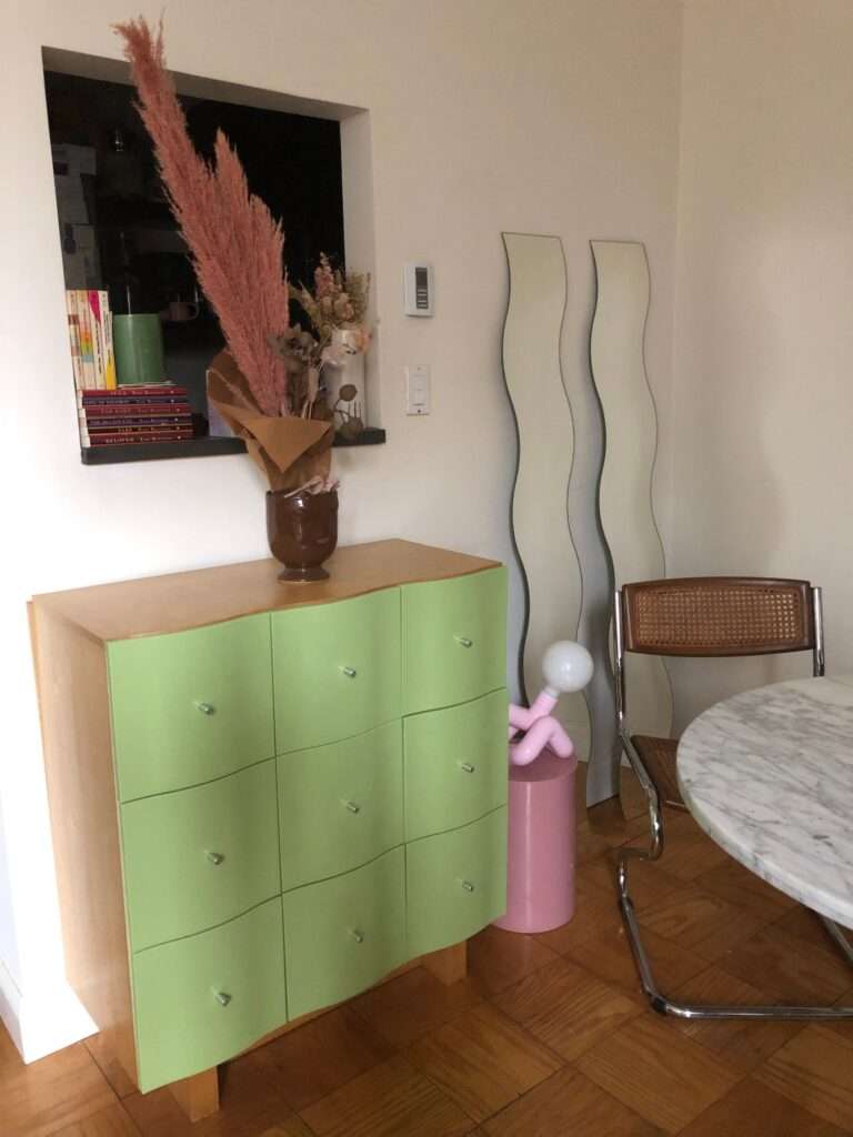 منظر زاوية للفاجر الموجود في منطقة تناول الطعام.