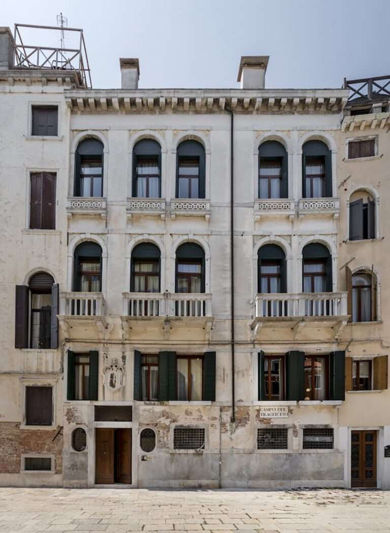 البندقية بالازو بيانكا