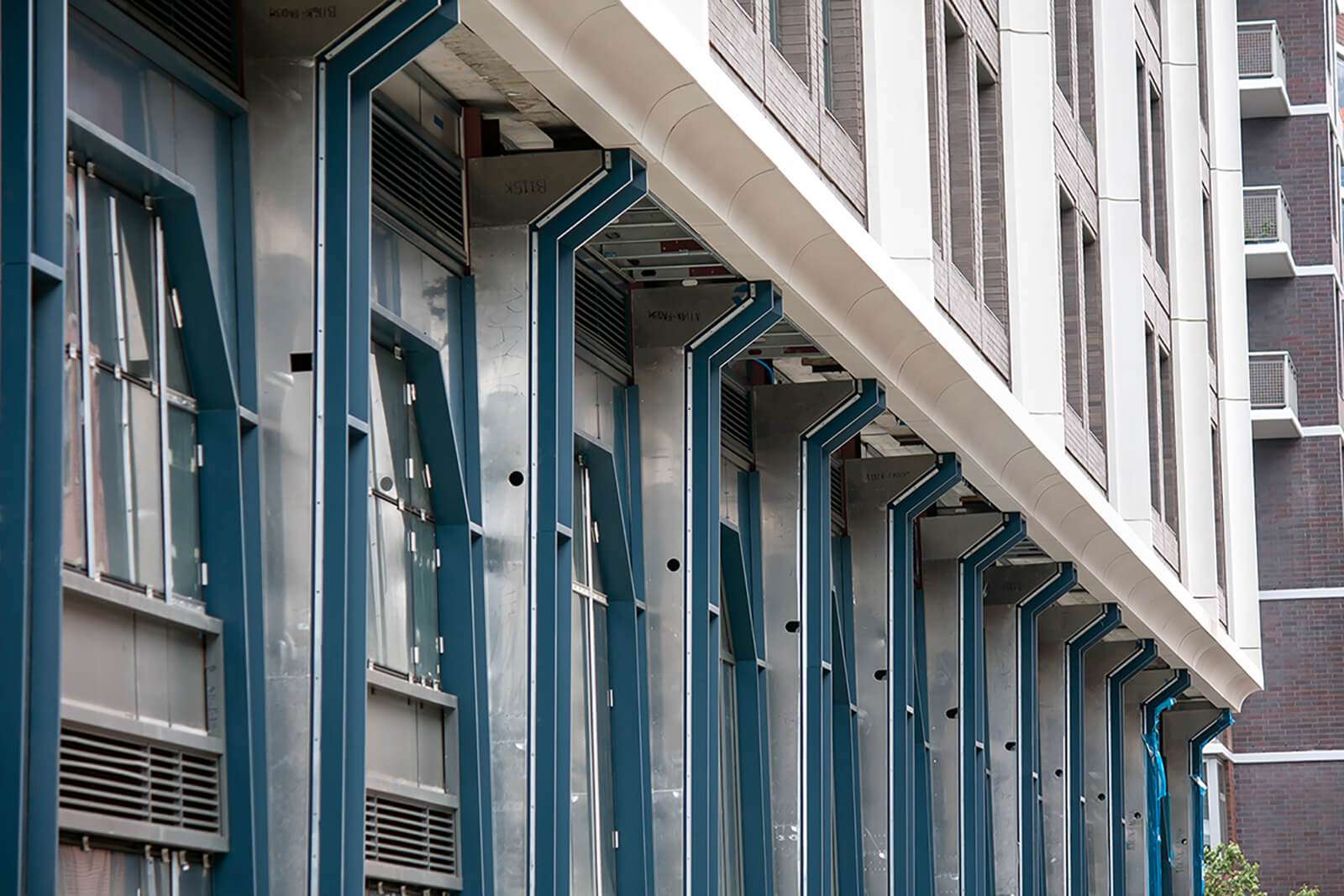 تفاصيل الحجر الداعم للمعدن فى الامام ويورك