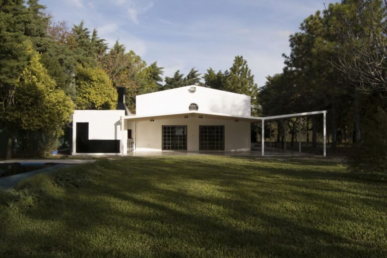 Home Gallery and Addition / Adolfo Schlieper Arquitectos