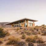 Cowboy Fashionable Desert Eco-Retreat / Jeremy Levine Design