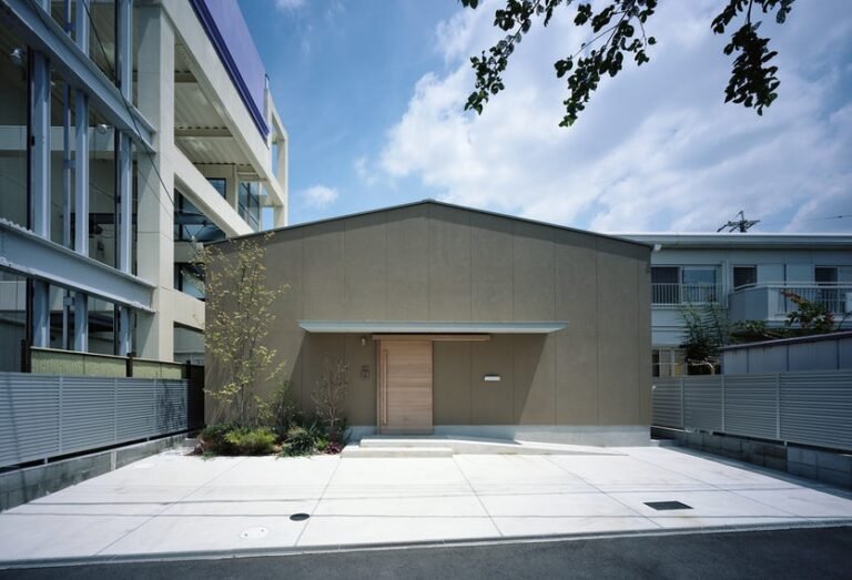 Home in Sakai // Fujiwaramuro Architects
