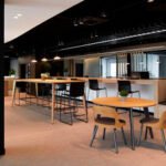  فيرا ، طاولة مرتفعة مع مسند للقدم من Dynamobel |  Architonic

