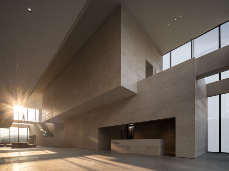 Yangtze Opus Wuhan Artwork Museum / Waterfrom Design