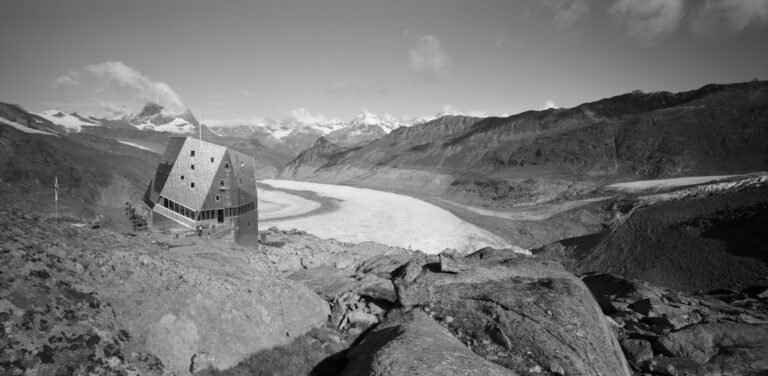 Constructing Photographs: Between Nature & Structure