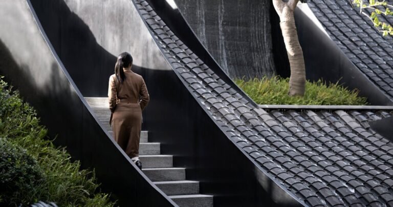 TROP interprets the traditional wet rooftops of shaoxing into ‘an villa’
