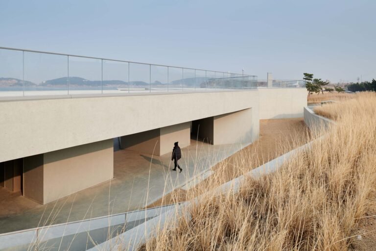 Seaside Zigzag Constructing / TAO – Hint Structure Workplace