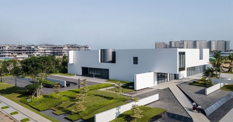 intersected white partitions type geometric retail heart + artwork gallery by aoe architects in china
