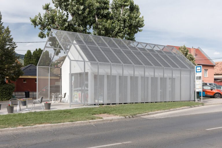 Native-Trying Fuel Station / Intramuros