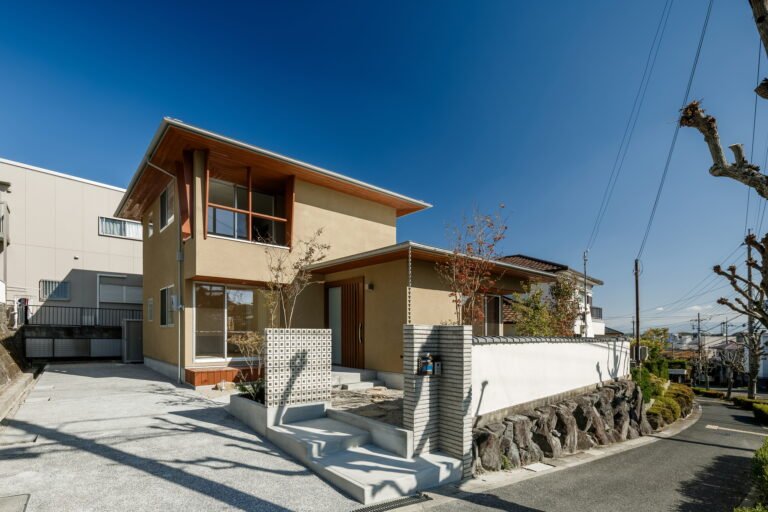 Ikoma Home / Fireside Architects