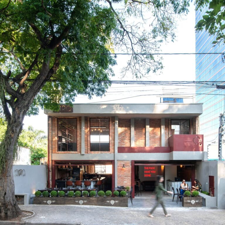 OTRO Bar / Estúdio Mangava