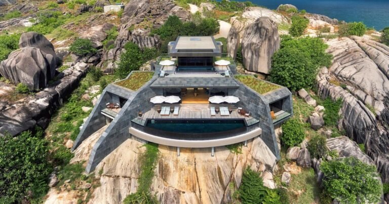 4 angular vacation properties nestle into granite outcrops within the seychelles