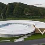 SYN architects’ luminous tiangang artwork heart takes form as a single, gestural curve