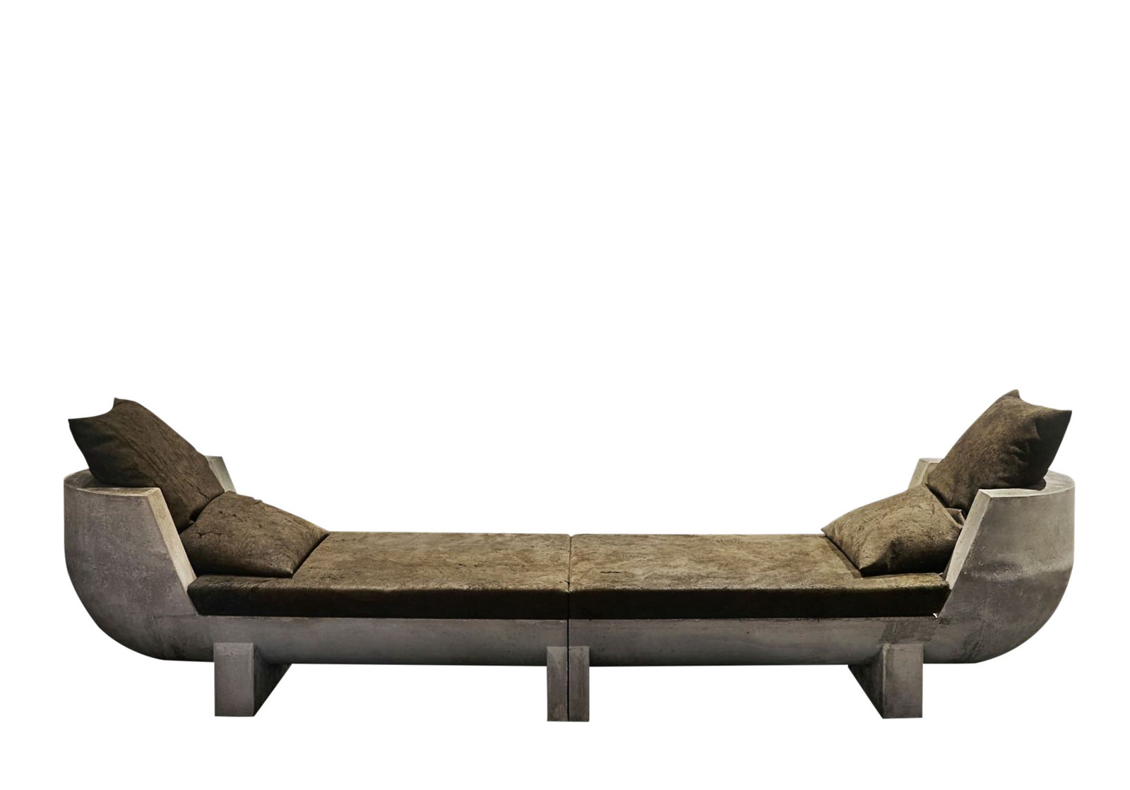 ربما تحتوي الصورة على أثاث Bench and Couch