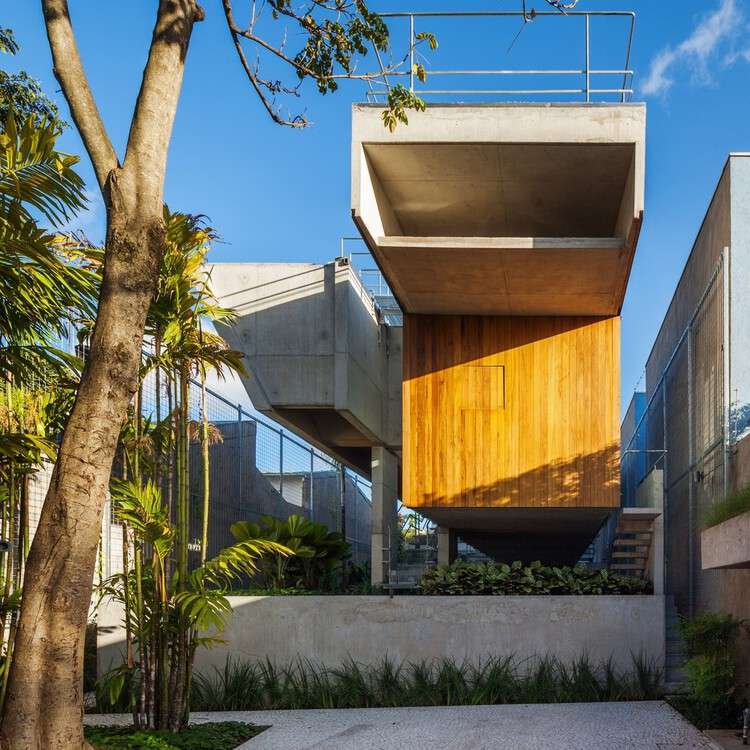 بين الرسم والكلمة: التعرف على أعمال spbr arquitetos ، Casa de fim de semana em ساو باولو / spbr arquitetos |  ArchDaily البرازيل.  صورة © نيلسون كون