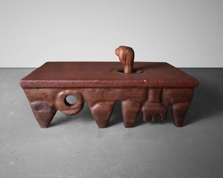 مجردة طاولة منخفضة الخشب