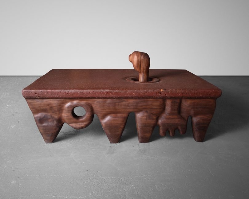 مجردة طاولة منخفضة الخشب